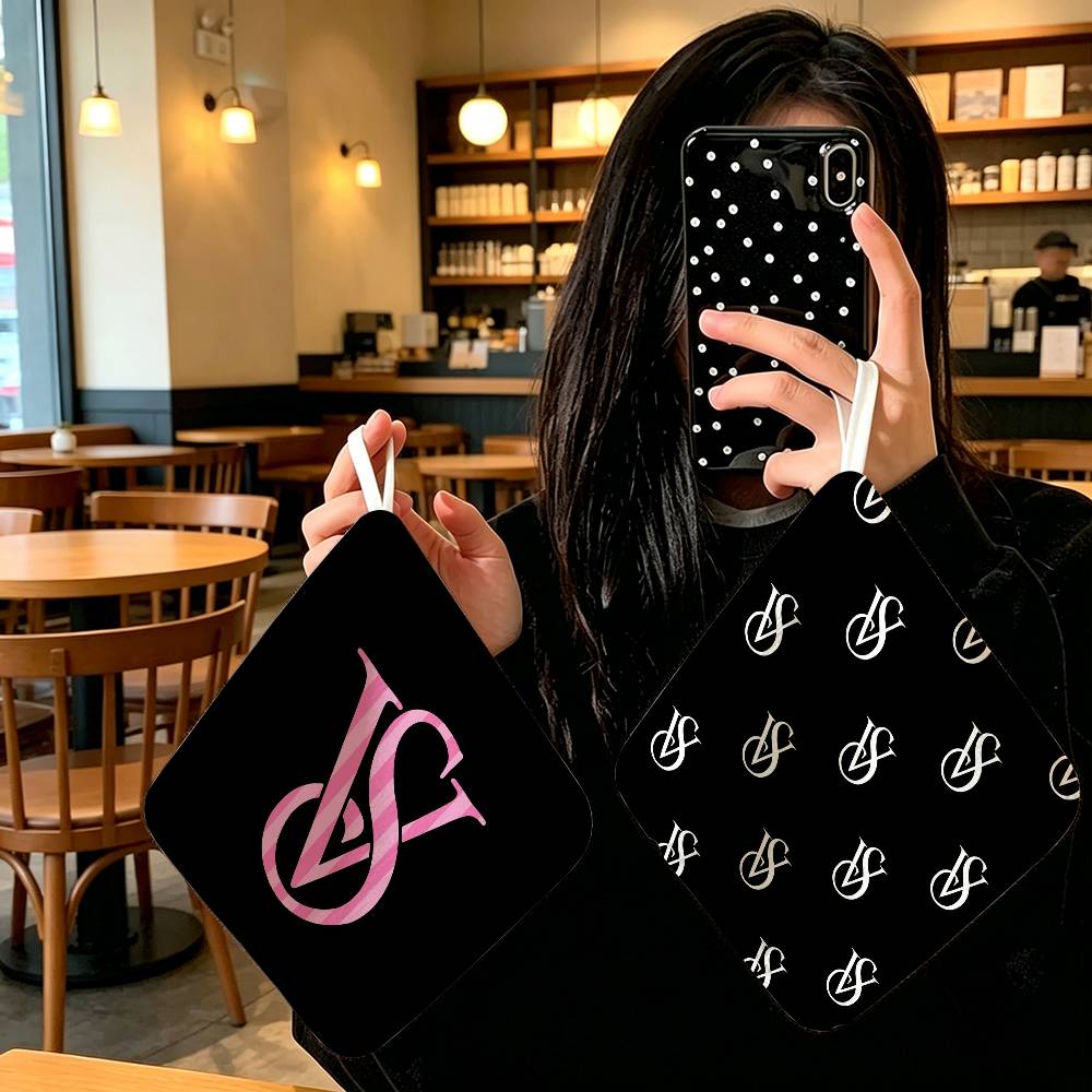 Serviette de table suspendue e - Beauty Makeup Louis Vuitton avis et prix